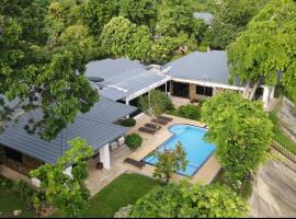 Na Khwae Villa Riverside, hotel in Nong Bua