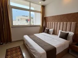 Hotel Mahadev Restaurant & Cafe !! In House Scooty For Rent ! River Rafting ! Bungee Jumping