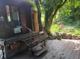 Roulotte champêtre à la ferme, ξενοδοχείο σε Rochefort-Sanson