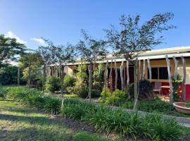 Gîte Domaine de la Ferme d'Erambere lot 67 route de la Nondoue, hotel v destinaci Dumbéa