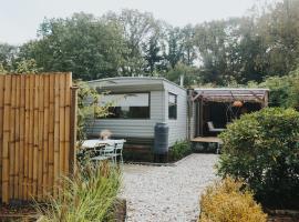 Stay Forrest Veluwe Tiny Cabin, hotel in Heerde