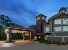 La Quinta Inn & Suites by Wyndham Houston Bush IAH South