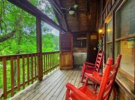 Do Not Disturb - Pigeon Forge Smoky Mountain Studio Cabin, Hot Tub, Fireplace
