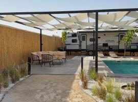 cozy rv, hotel in Falaj al Mu‘allá