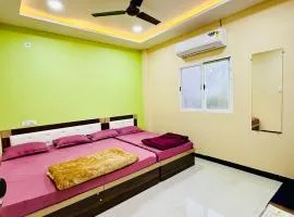 Near Mahakal Temple BUDGET HOTEL V R , UJJAIN, Fully Air conditioned Rooms with Wifi and Parking, Best Hotel IN Ujjain