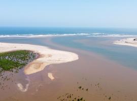 Cozy 1 bedroom Coastal Condo Beachside Bliss Near Golf & Adventure, hotell sihtkohas Malindi