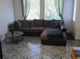 55 neliöinen Tilava RivitaloKaksio, 1-4hlö, Täydellinen keittiö, Uudet kodinkoneet, laadukas sauna, tv, netflix, wifi, kuivaava pyykinpesukone, itsekirjautuminen 24h, avainsäilöboxi koodilla, hotel in Seinäjoki