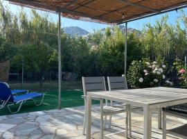 Theros house, hotel em Livadion