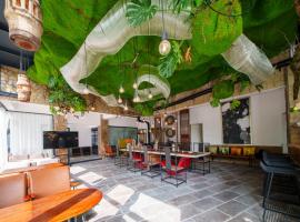 Tianmen Mountain Panorama & Cultural Art Exchange Hostel, hôtel à Zhangjiajie