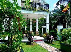 Sri White Villa Airport Boutique Hotel, hotel in Katunayake