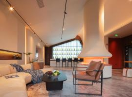 Zhangjiajie Yu Realm Hotel - Ancient Charm - Modern Luxury - Your Perfect Journey - A single pick-up or drop-off, hotel di Zhangjiajie