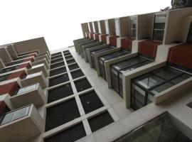 Spring Hill Hotel and Service Apartments, хотел в Дака