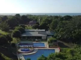 HOTEL CAMPESTRE CRISTALES cerca al mar By AMAUNA