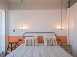 Charming apartment on Athens most famous street, ξενοδοχείο στην Αθήνα