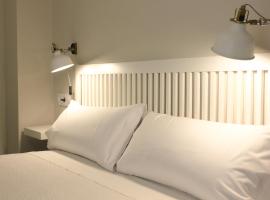 Hotel Photo: Las Atarazanas - Design Hostal