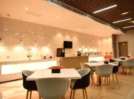Holiday Inn Express Lhasa Potala Square By IHG