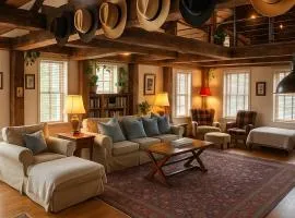 Magical Post and Beam Loft Downtown Newport!