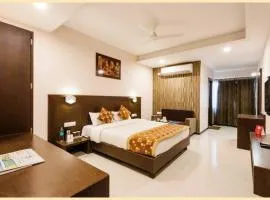 HOTEL PARK PALACE Near Shri Mahakaleshwar Jyotirlinga Temple - Fully Air Conditioned And Well Decorated Rooms With Free Wi-Fi Facility - Restaurant And Free Parking Available