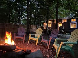 Tiny House on the Battenkill River, hotel v destinaci Greenwich