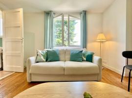APPARTEMENTS "Pieds à Terre" à LORIENT - LUMINEUX - TOUT CONFORT, khách sạn ở Lorient