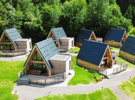 Mountains & Lakes - Chaletdorf & Appartements, hotel in Villach