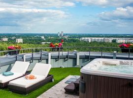 Skyhouse Riga Private Penthouse and SPA, hotel in Rīga
