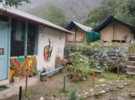 Four season cafe, hotel in Kasol