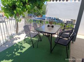 Georgias house 7 min from Athens airport, hotel v destinaci Artemida