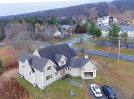 Mt Snow Convenience! Steps from the lifts! Hot Tub, hotel in Dover