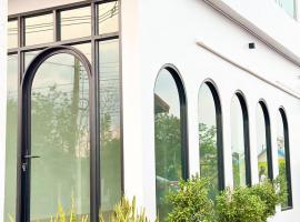 Leleaf Work Spaces Hotel - เลอลีฟ เวิร์คสเปซ โฮเทล，位于色军的酒店