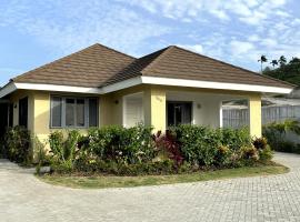 The Sunshine 3 Bedroom Villa with pool & gym, hotel en Richmond