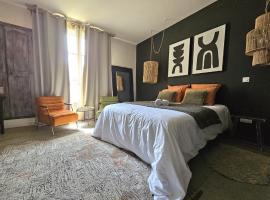 La Maison de Lyna - Suites de charme intra-muros avec parking & autonomie、エーグ・モルトのホテル