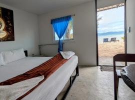 Dreamy beachfront bungalow, ξενοδοχείο σε Baan Tai