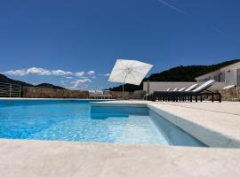 Villa Mbita Sardegna, hotel sa Brunella