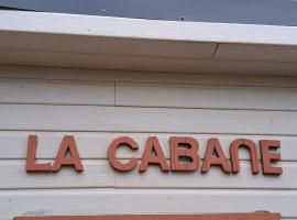 La cabane zen, hotel in Saint-Martin-des-Champs