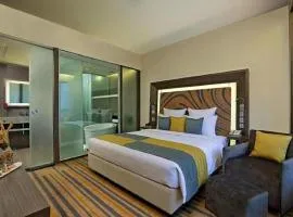 Hotel The PLAZA Luxury Near International Airport By GROSS GROUP