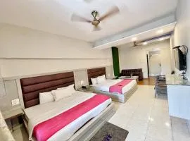 PREMIUM HOTEL S D Near Railwary Station Maa Mansa Devi Temple - Fully Air conditioned Room - Lift And Parking Available -Best Hotel In Haridwar