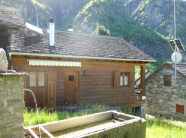 Chalet Rustico Fortuna by Interhome, ξενοδοχείο σε Madra