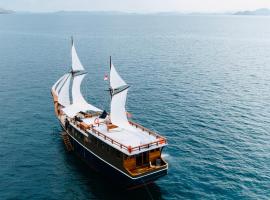 Komodo Cruise 3D2N with Emocean Tour - Monday & Friday Departures, hotel in Labuan Bajo