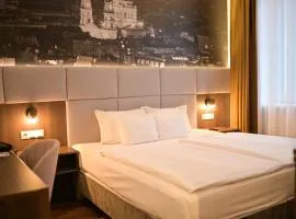 12 Revay Hotel