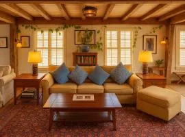 Magical Post And Beam Loft Downtown Newport!