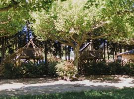 Camping Porte des Alpilles by M.A DESTINATION GLAMPING, hotel en Saint-Étienne-du-Grès