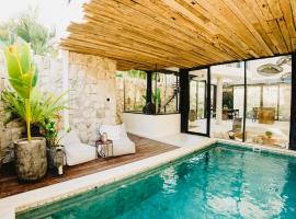 Villa KHAYA Seminyak Stylish 2-Bedroom Villa Just 900m from the Beach, Hotel in Regierungsbezirk Badung