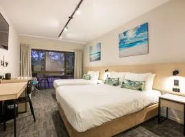 Nightcap at Kawana Waters Hotel
