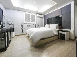 Zenith Hotel, Hotel in Guri