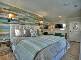 Luxury King Suite located in Downtown Blue Ridge - Suite 102 The Penthouses on Main