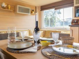 Glamping Frog Farm, hotel in Foz do Sousa