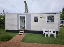 Tiny house 6A - voor Expats Ondernemers Particulieren min 7 Nachten, khách sạn ở Geraardsbergen