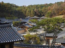 Rakkojae Hahoe Hanok Hotel, hotel in Andong