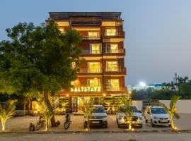 Saltstayz Premier - Sector 50 & Golf Course Ext Road, hotel in Gurgaon
